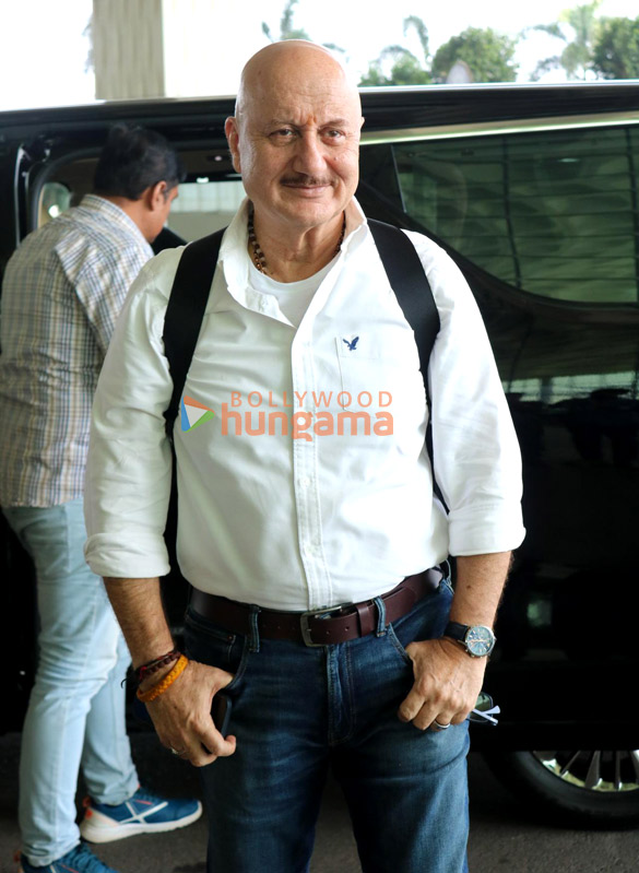 photos anushka sharma virat kohli poonam pandey and anupam kher snapped at the airport 3