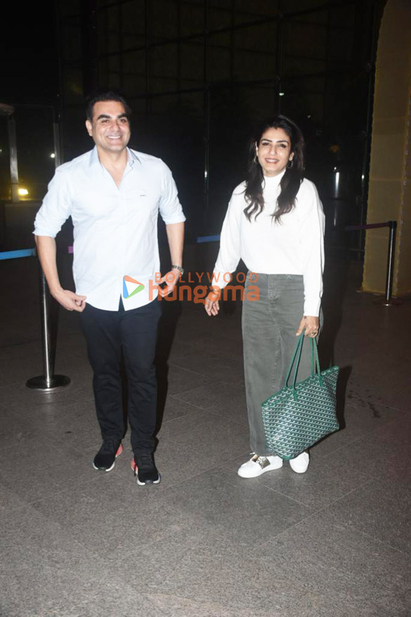 photos anushka sharma virat kohli poonam pandey and others snapped at the airport 7755 3