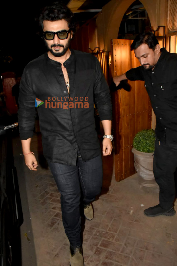 photos arjun kapoor and malaika arora spotted in bandra 3 3