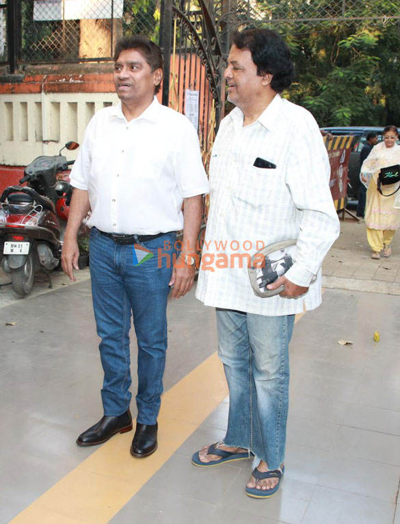 photos celebs attend the prayer meet of the late actor tabassum govil 3