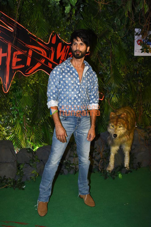 photos celebs attend the premiere of bhediya 15