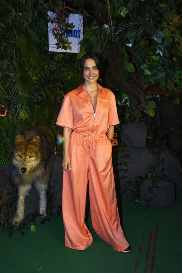 photos celebs attend the premiere of bhediya 343 8