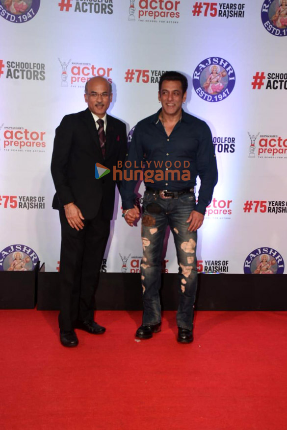 photos celebs grace the special screening of uunchai22 1