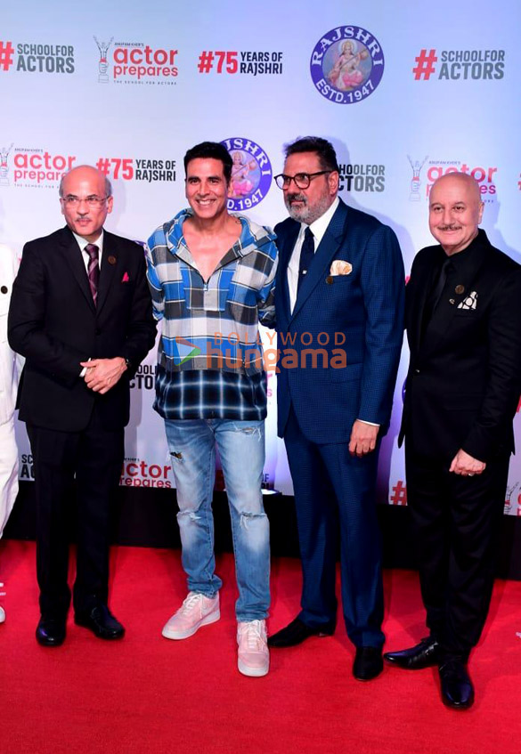 photos celebs grace the special screening of uunchai5 8