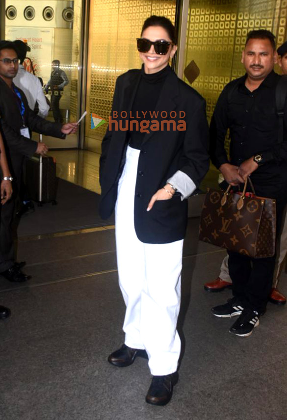 Photos: Deepika Padukone, Ranveer Singh, Ananya Panday and others snapped at the airport Photos: Deepika Padukone, Ranveer Singh, Ananya Panday and others snapped at the airport
