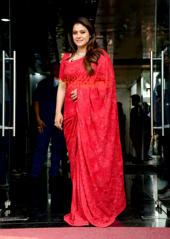 photos kajol nora fatehi madhuri dixit karan johar and others snapped on the sets of jhalak dikhala jaa 3