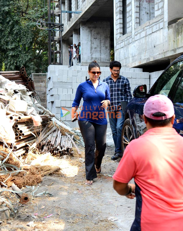 photos kajol snapped looking for a new property in juhu 3