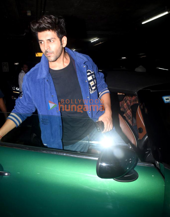photos kartik aaryan snapped at the airport 5