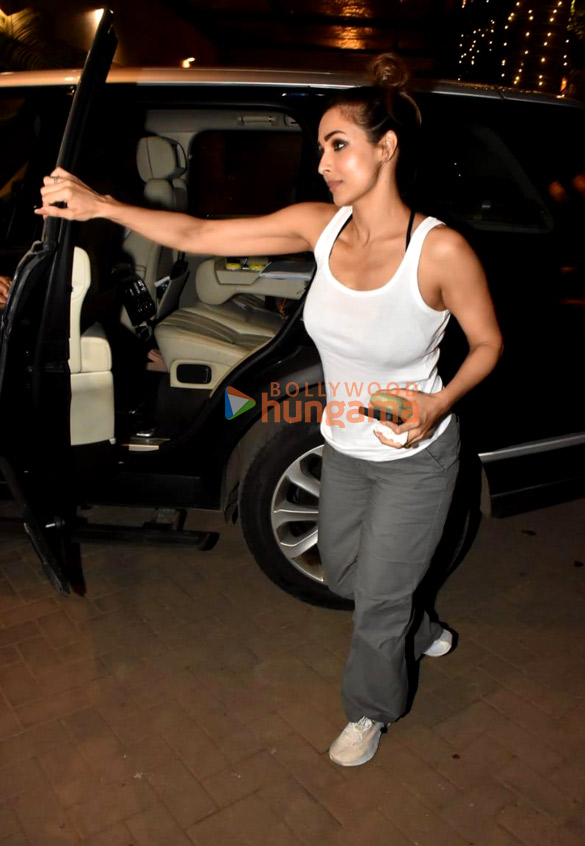 photos malaika arora snapped in bandra 3 27