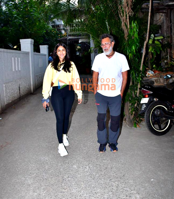 Photos: Mrunal Thakur and Rakeysh Omprakash Mehra spotted outside an office in Bandra Photos: Mrunal Thakur and Rakeysh Omprakash Mehra spotted outside an office in Bandra