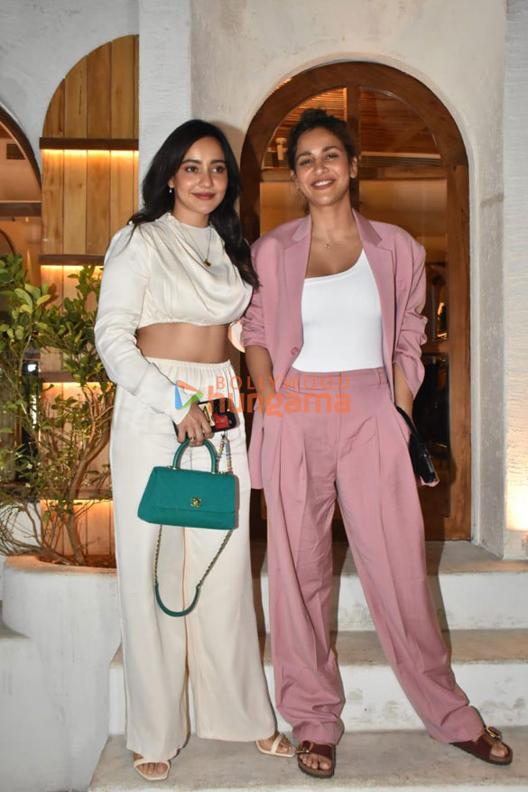 photos neha sharma aisha sharma and others snapped in khar 1