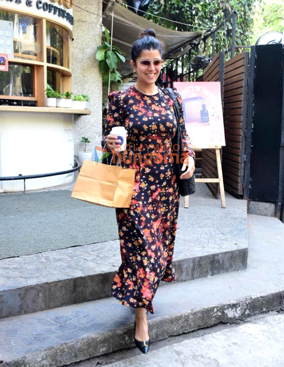 photos nimrat kaur spotted in bandra 2