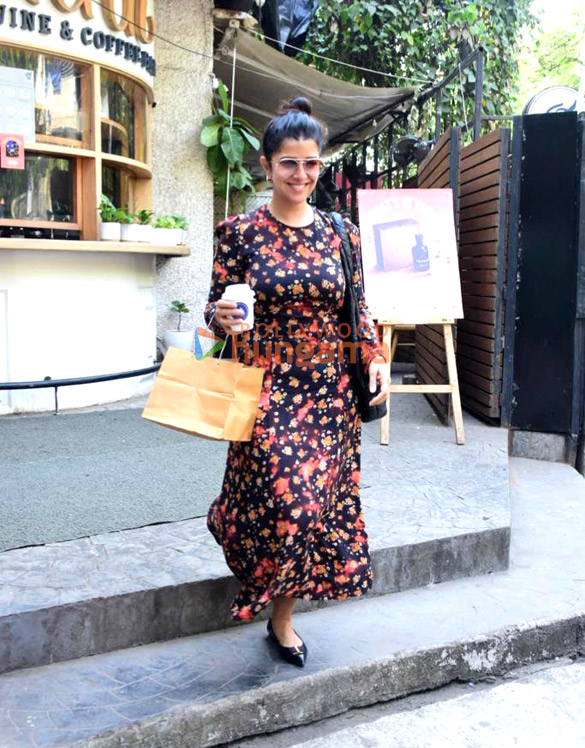 photos nimrat kaur spotted in bandra 4