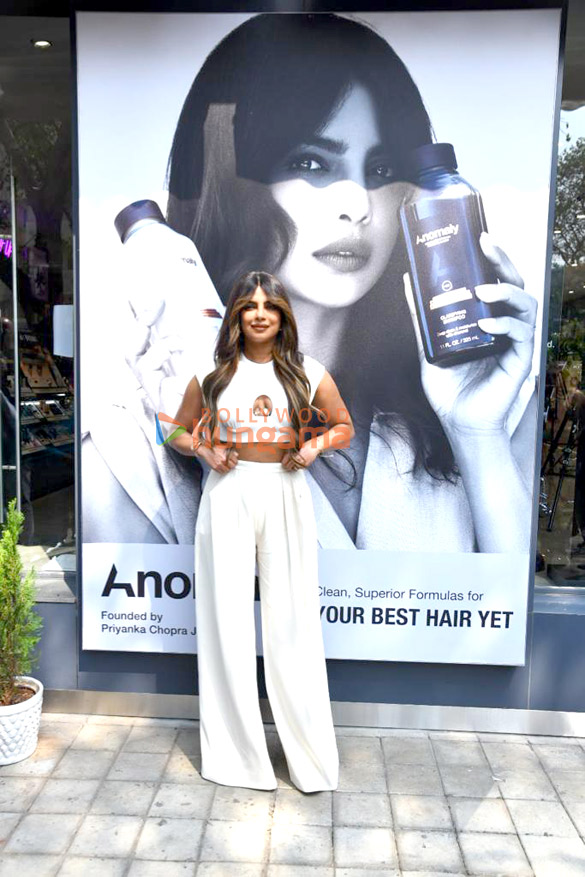photos priyanka chopra jonas attends the launch of anomaly range of shampoo 3