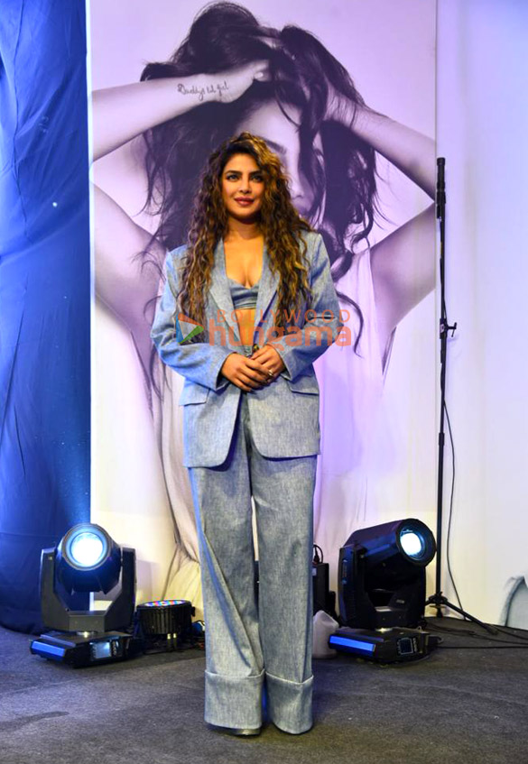 Photos: Priyanka Chopra snapped at Palladium Mall in Mumbai Photos: Priyanka Chopra snapped at Palladium Mall in Mumbai