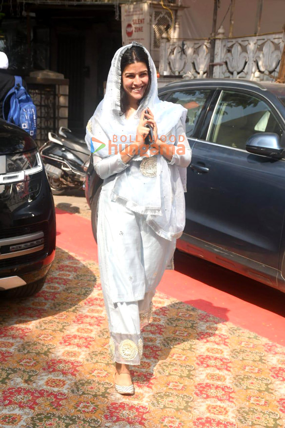 photos rakul preet singh jackky bhagnani and nimrat kaur snapped at a gurdwara 4