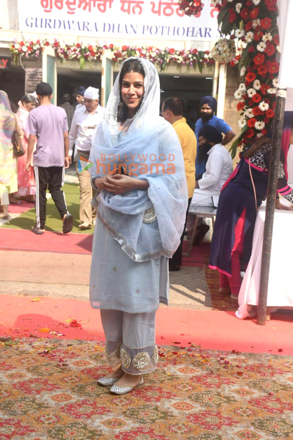 photos rakul preet singh jackky bhagnani and nimrat kaur snapped at a gurdwara 5