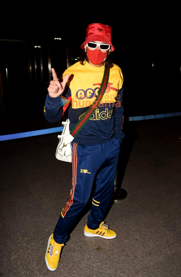 Photos: Ranveer Singh, Janhvi Kapoor, Ishaan Khatter and others snapped at the airport Photos: Ranveer Singh, Janhvi Kapoor, Ishaan Khatter and others snapped at the airport