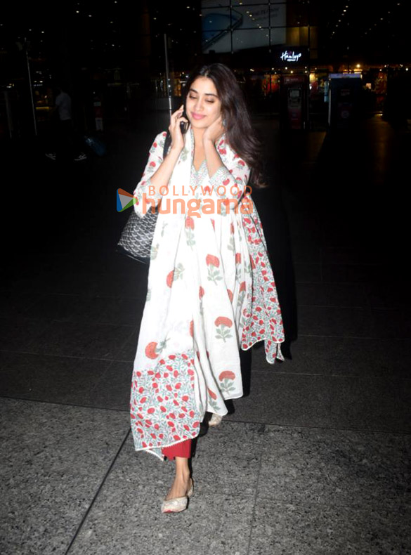 photos ranveer singh janhvi kapoor ishaan khatter and others snapped at the airport 2