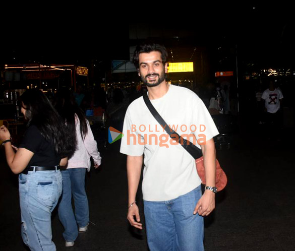 photos ranveer singh janhvi kapoor ishaan khatter and others snapped at the airport 7