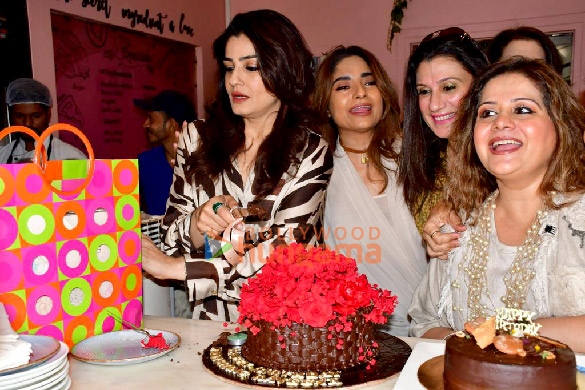 Photos Raveena Tandon celebrates her birthday with friends (2