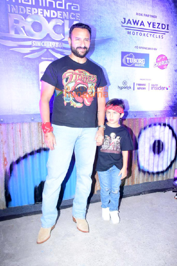 photos saif ali khan snapped with son taimur ali khan attending the independence rock event 1