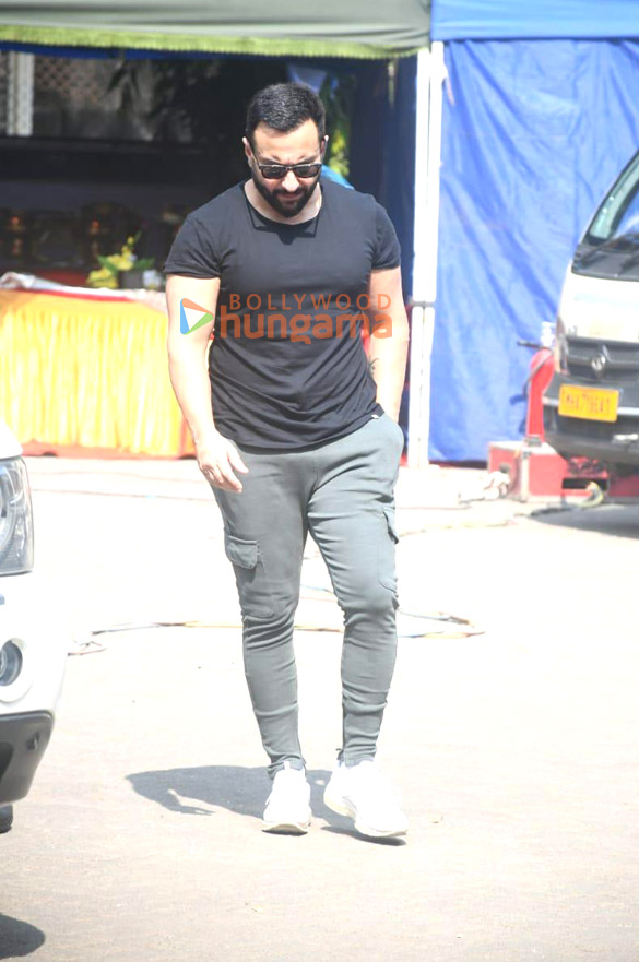 photos saif ali khan spotted at mehboob studio in bandra 3