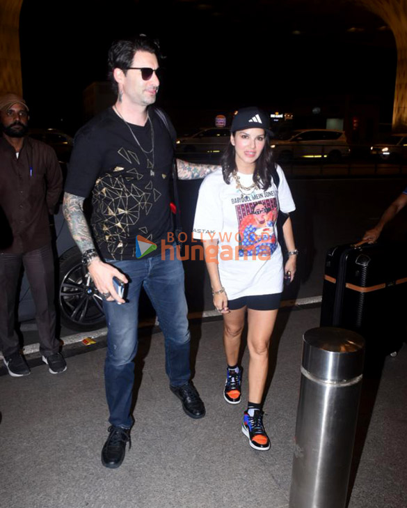 photos sanjay dutt arjun kapoor tina ahuja and yashvardan ahuja snapped at the airport 2