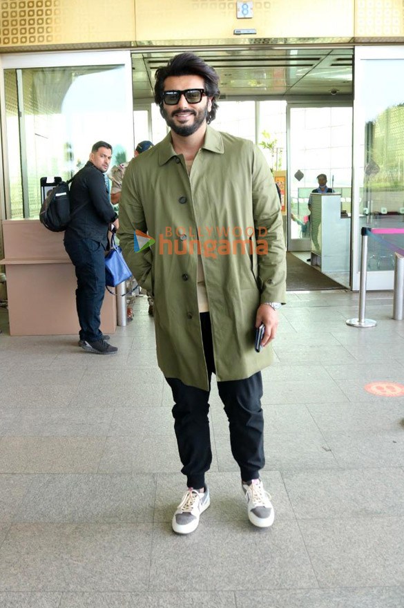 photos sanjay dutt arjun kapoor tina ahuja and yashvardan ahuja snapped at the airport
