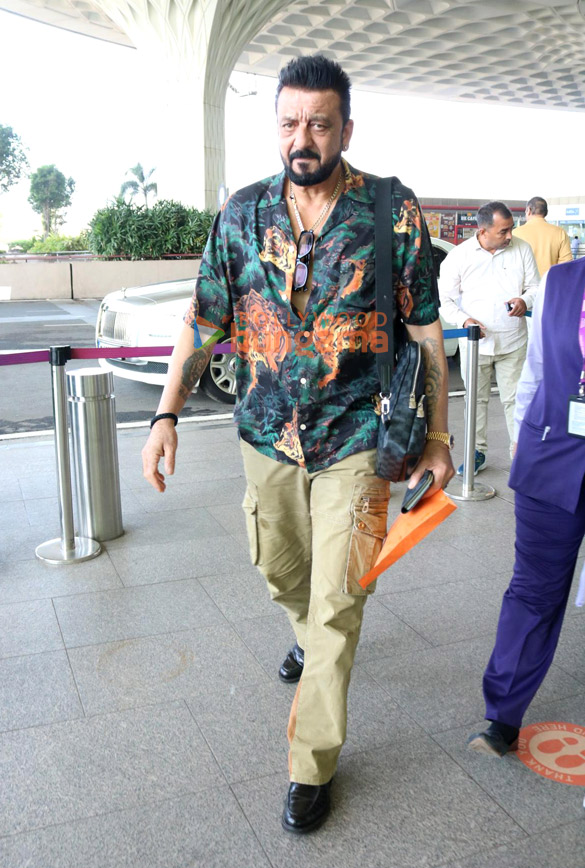 Photos: Sanjay Dutt, Arjun Kapoor, Tina Ahuja and Yashvardan Ahuja snapped at the airport