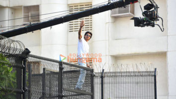 Photos: Shah Rukh Khan snapped waving to fans at Mannat