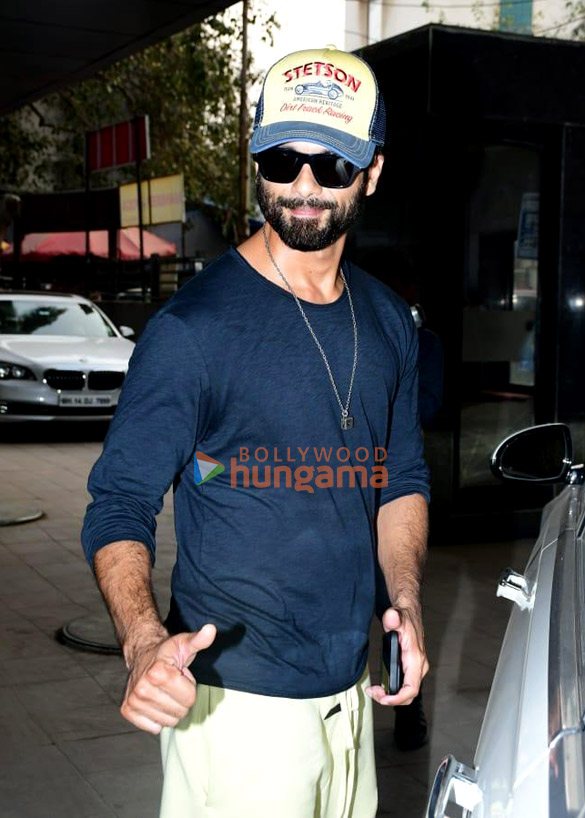 Photos: Shahid Kapoor snapped in Andheri