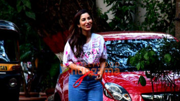 Photos: Sophie Choudry spotted with her pet in Bandra