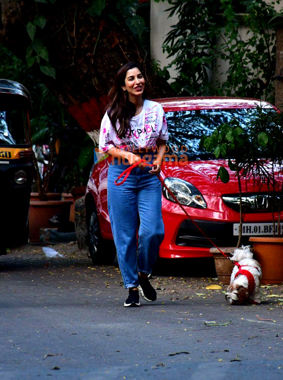 photos sophie choudry spotted with her pet in bandra 1