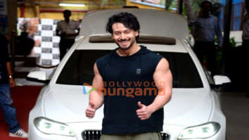 Photos: Tiger Shroff snapped in Juhu