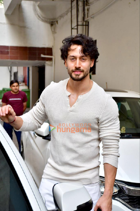 photos tiger shroff snapped outside the dharma office in khar 3 2