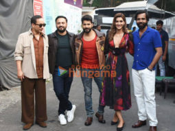 Photos: Varun Dhawan, Kriti Sanon, Deepak Dobriyal, Abhishek Banerjee and Amar Kaushik snapped promoting Bhediya