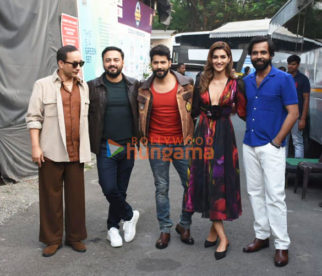 Photos: Varun Dhawan, Kriti Sanon, Deepak Dobriyal, Abhishek Banerjee and Amar Kaushik snapped promoting Bhediya
