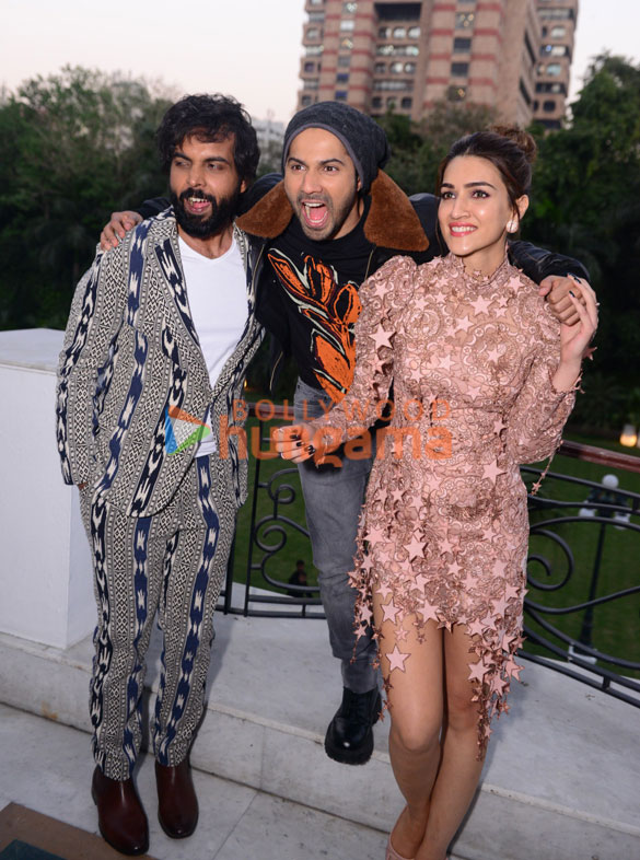Photos: Varun Dhawan, Kriti Sanon and Abhishek Banerjee snapped promoting Bhediya Photos: Varun Dhawan, Kriti Sanon and Abhishek Banerjee snapped promoting Bhediya
