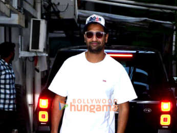 Photos: Vicky Kaushal snapped at a dubbing studio in Juhu
