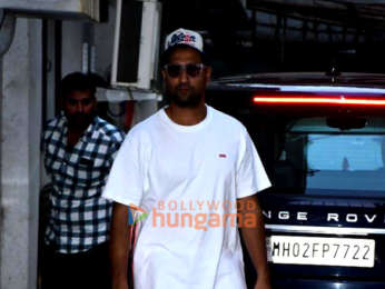 Photos: Vicky Kaushal snapped at a dubbing studio in Juhu
