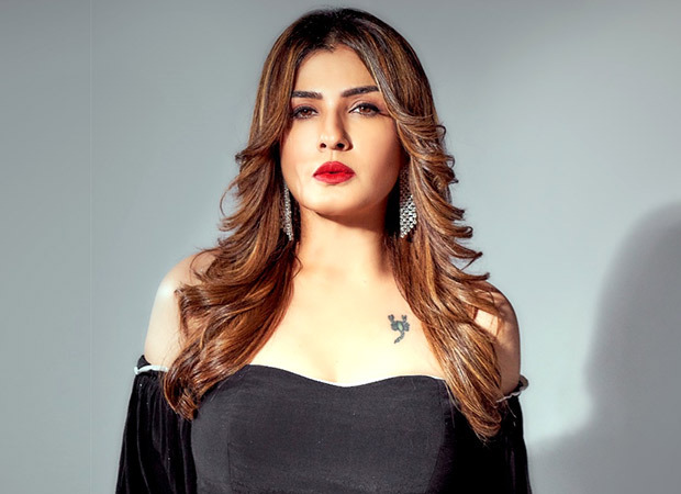 Raveena Tandon opens up about a traumatic fan experience; claims to have received vials of blood Raveena Tandon opens up about a traumatic fan experience; claims to have received vials of blood