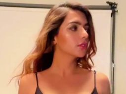 Ruhi Singh looks beautiful in black outfit and flowy hair