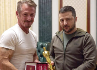 Sean Penn hands his Oscar trophy to Ukrainian President Volodymyr Zelenskyy – “If I know this is here with you, then I’ll feel better and strong enough for the fights” Sean Penn hands his Oscar trophy to Ukrainian President Volodymyr Zelenskyy – “If I know this is here with you, then I’ll feel better and strong enough for the fights”