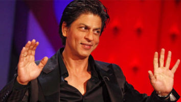 Shah Rukh Khan has the wittiest REPLY to a fan who asked him the reason behind his hotness