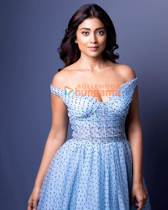 shriya saran 5 5