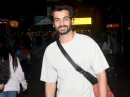 Sunny Kaushal poses for a picture with fans at the airport
