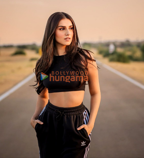 Tara Sutaria Photos Images Hd Wallpapers Tara Sutaria Hd Images