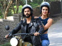 Varun Dhawan and Kriti Sanon enjoy a bike ride as they promote Bhediya