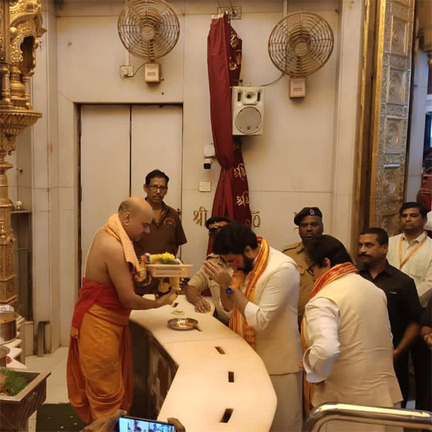 As Uunchai releases in theatres, Amitabh Bachchan visits Mumbai’s Siddhivinayak Temple to seek blessings.